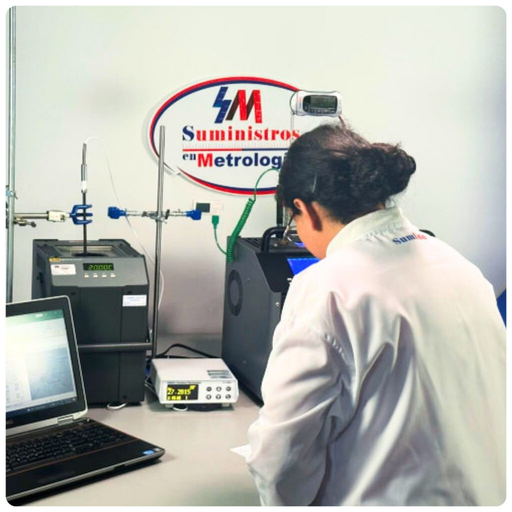 Ingeniero calibrando